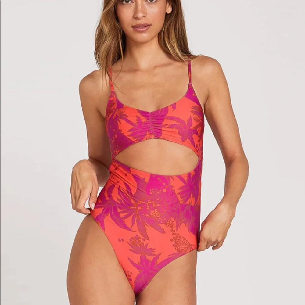 NWT VOLCOM Darling Womens Palm Fun Day 1‎ Piece Swimsuit!  Ladies size small!